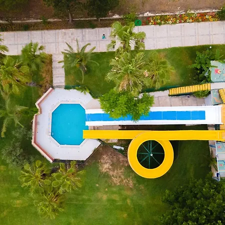 Rezort Sural (adults Only) Side