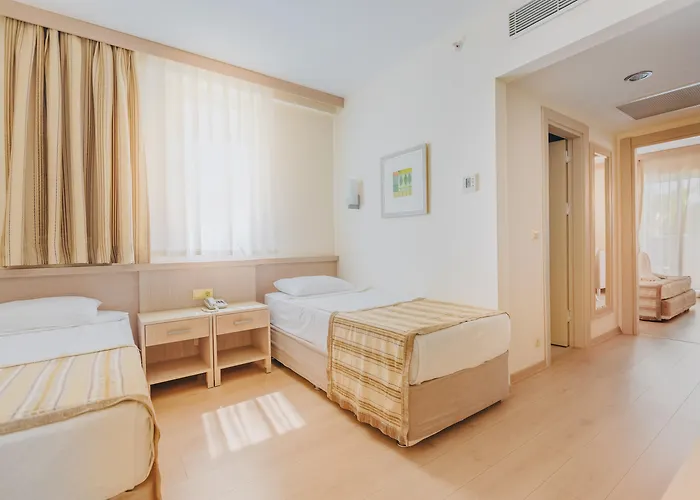 Sural (adults Only) Σιντέ